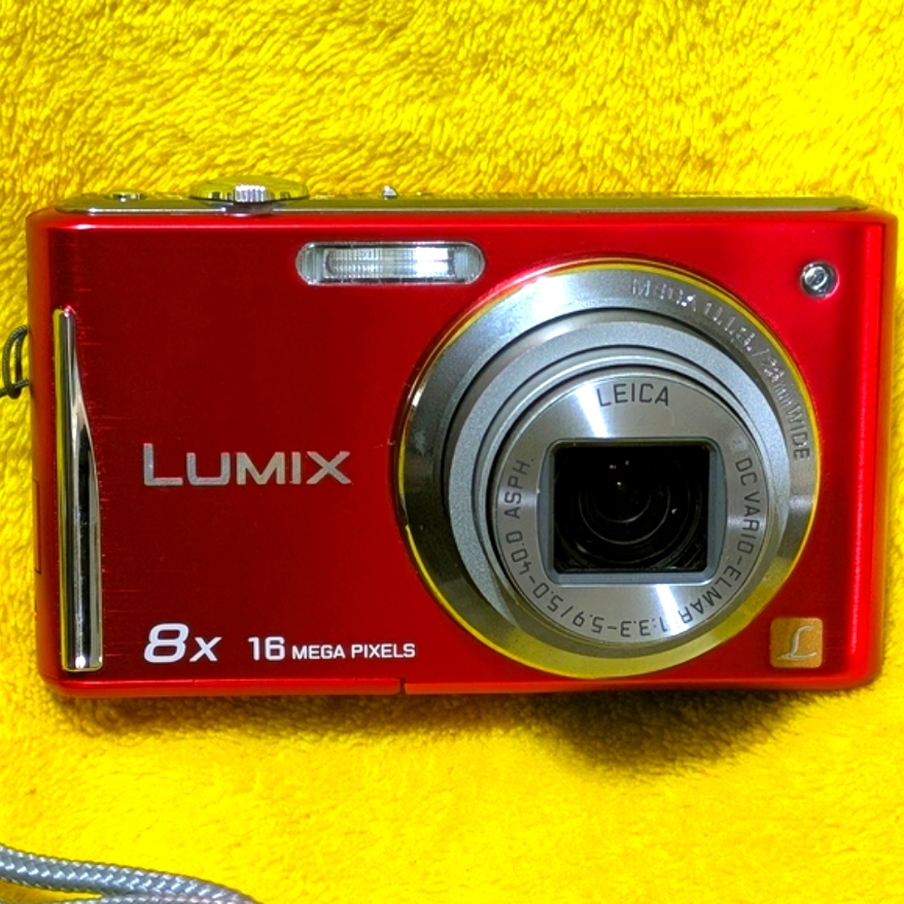PANASONIC LUMIX DMC FH27 Digital Camera Bundle | Leica Lens 16mp | Like New